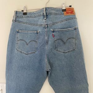 Levi brand skinny ankle jeans